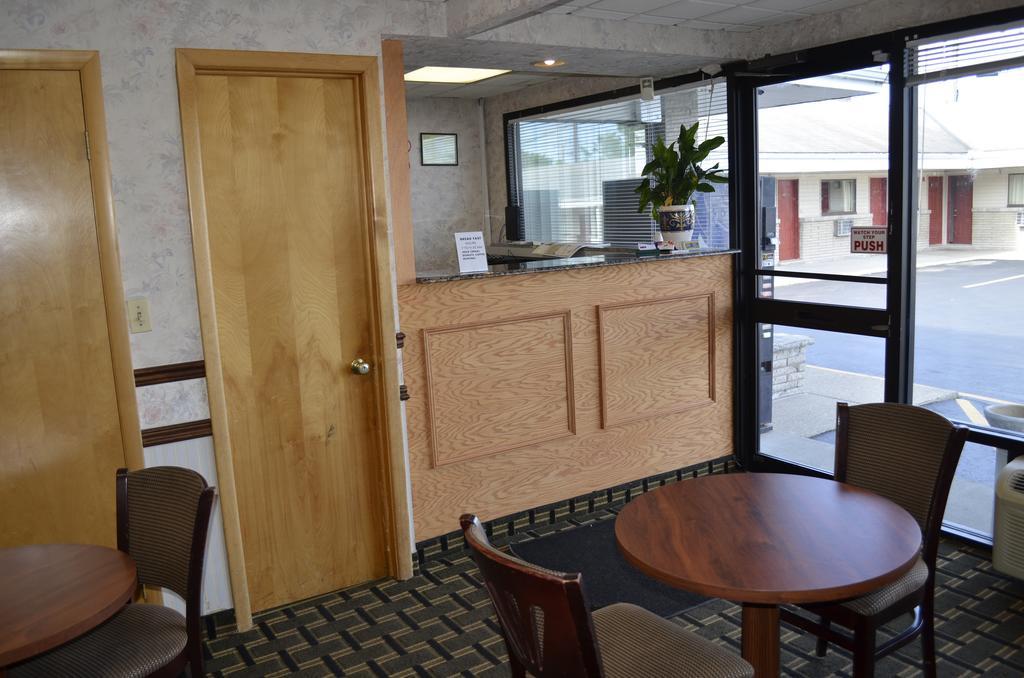 Budget Inn Williamsville Exterior photo